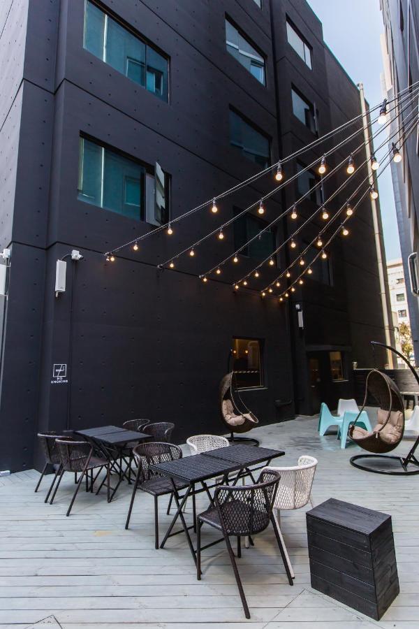 Canvas Black Guesthouse Busan Exterior foto